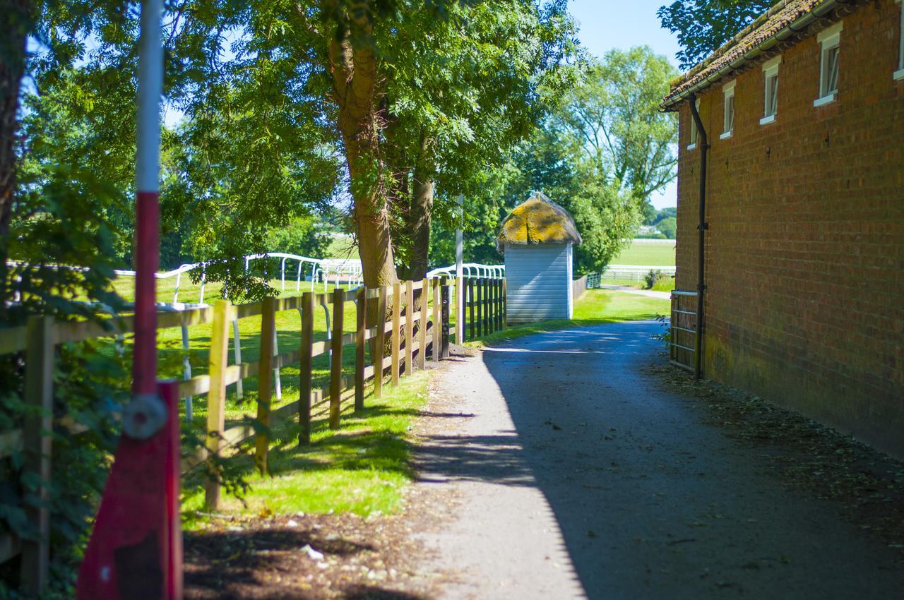 Hotel Stableside At York Racecourse Exterior foto